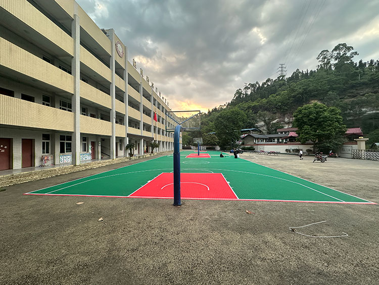 �ɶ����ѧУ�����ذ�����